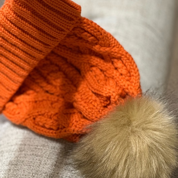 Pom beanie/ hat - Picture 3 of 4